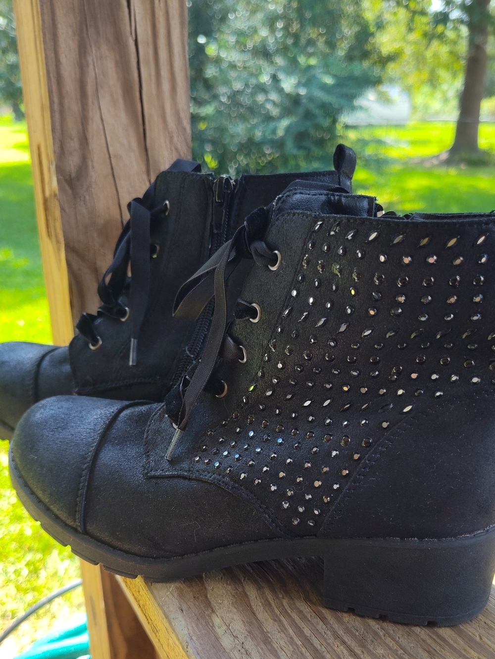 MIA Studded Side Zip Boot With Velvet Laces( Girl ) Size 5 medium Worn Once